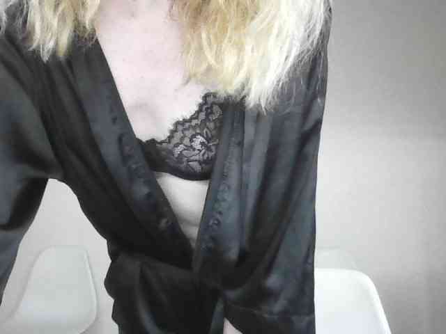 AinyrVixxen webcam