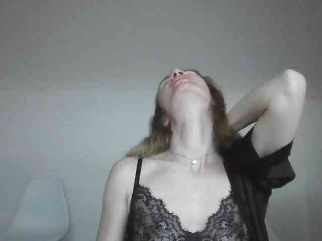AinyrVixxen webcam