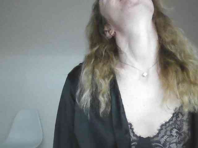 AinyrVixxen webcam