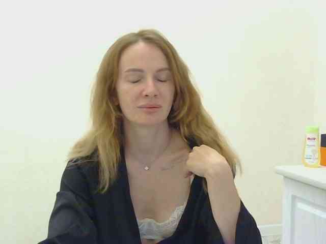 AinyrVixxen webcam