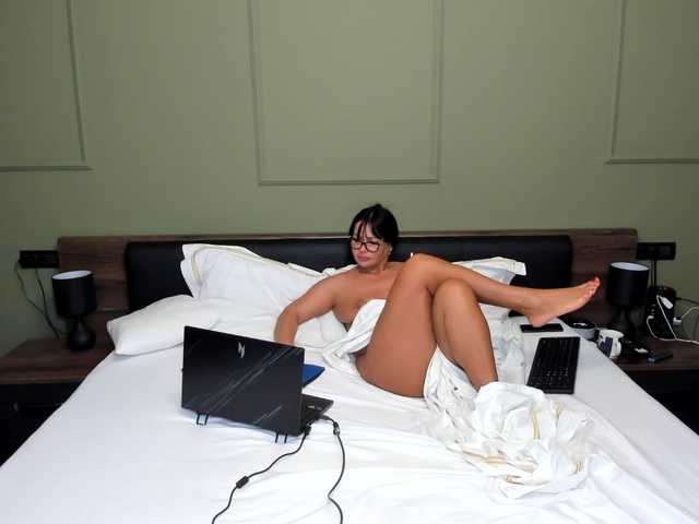 Ellasweety live cam on BongaCams