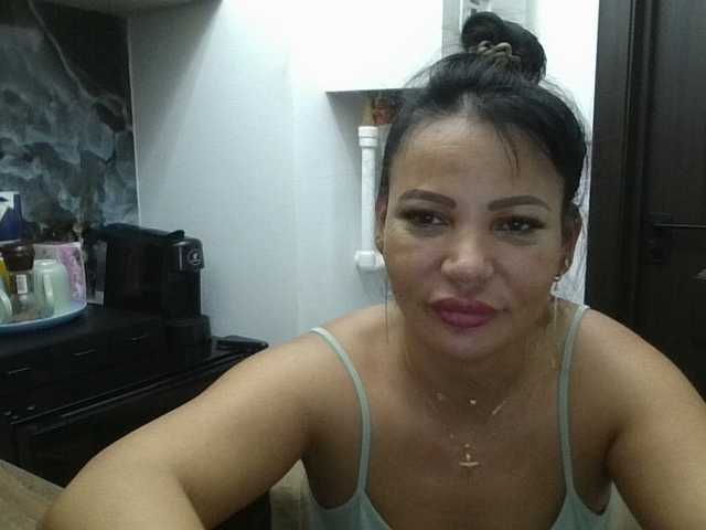 Ellasweety live cam on BongaCams