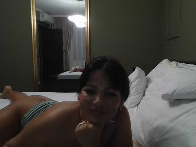 Ellasweety live cam on BongaCams