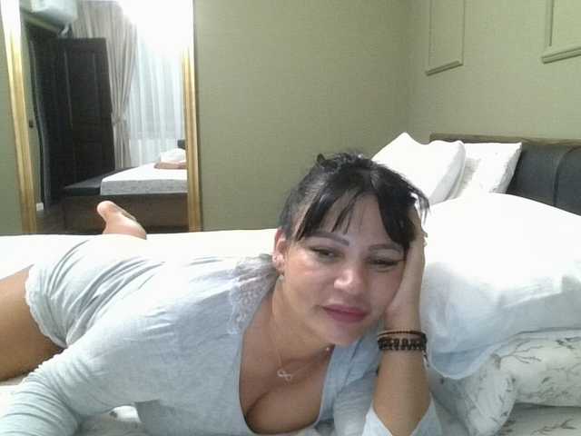 Ellasweety live cam on BongaCams