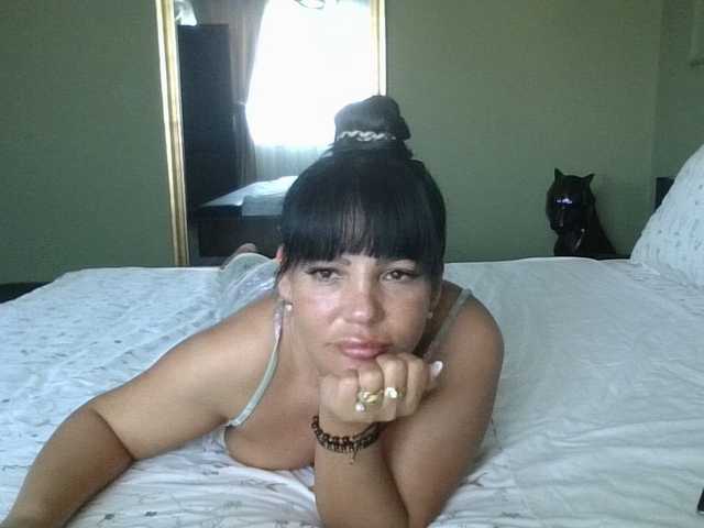Ellasweety live cam on BongaCams