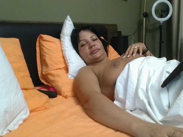 Ellasweety live cam on BongaCams