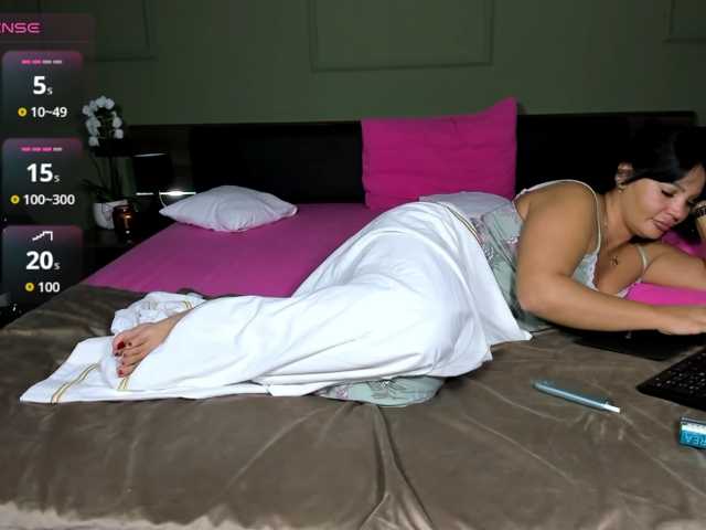 Ellasweety live cam preview