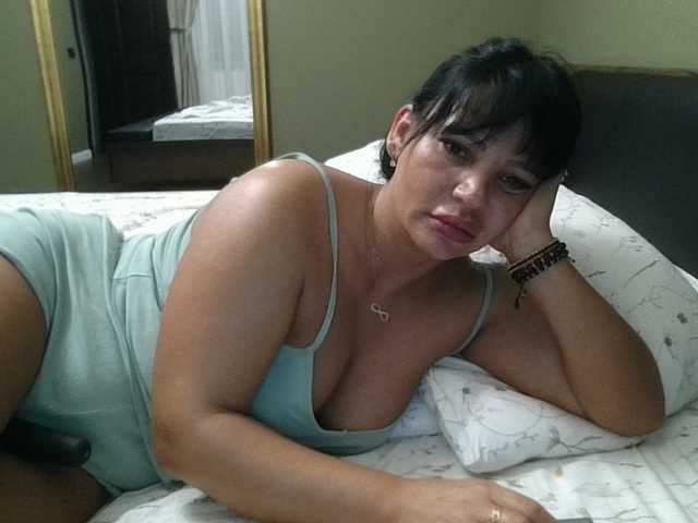 Ellasweety live cam on BongaCams
