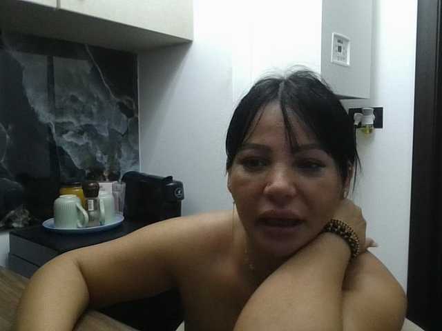 Ellasweety live cam on BongaCams