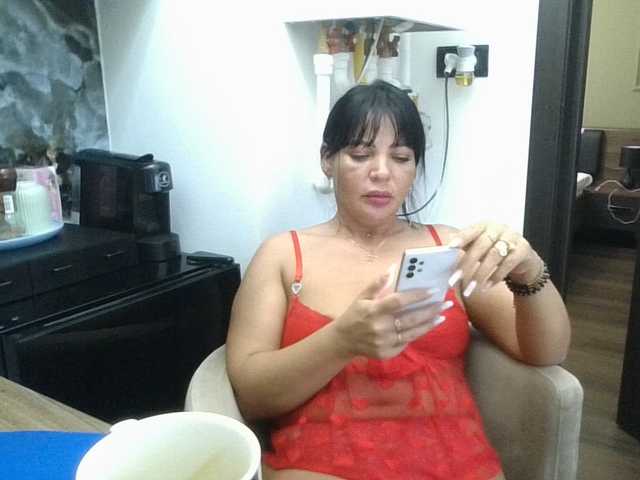 Ellasweety live cam on BongaCams