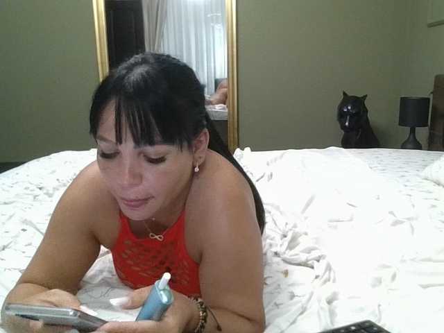 Ellasweety live cam on BongaCams