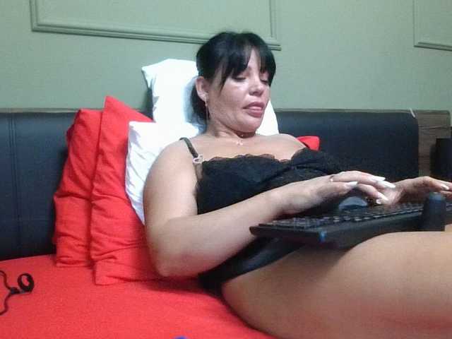 Ellasweety live cam on BongaCams