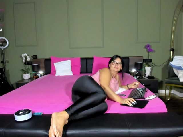 Ellasweety live cam on BongaCams