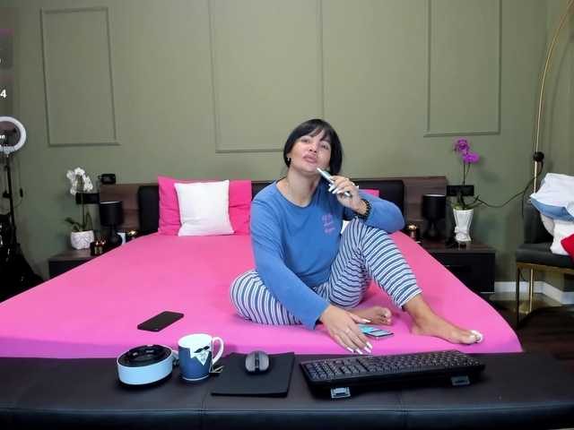Ellasweety live cam on BongaCams