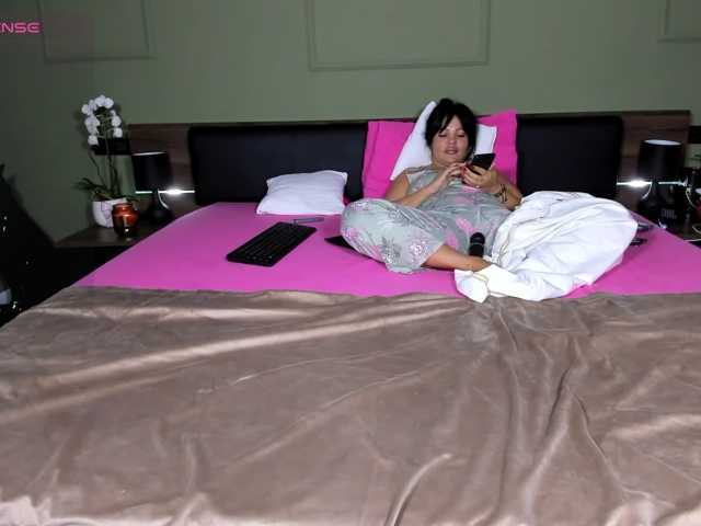 Ellasweety live cam preview