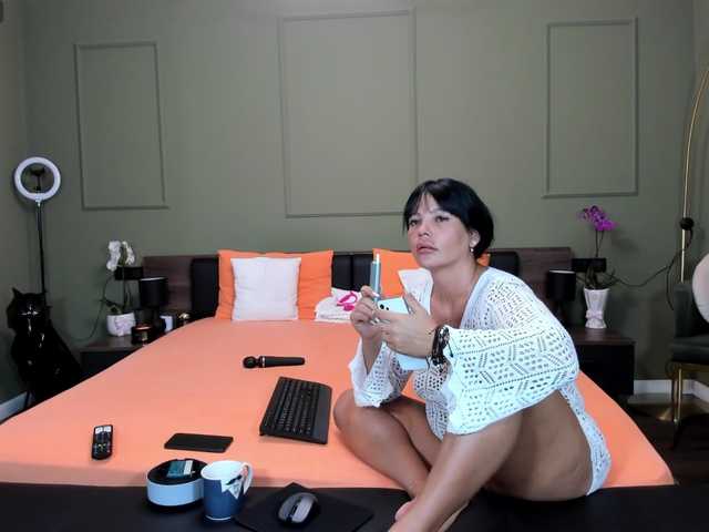 Ellasweety live cam on BongaCams
