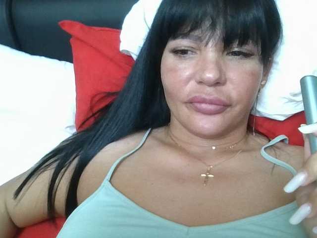Ellasweety live cam on BongaCams