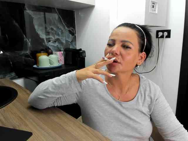 Ellasweety webcam