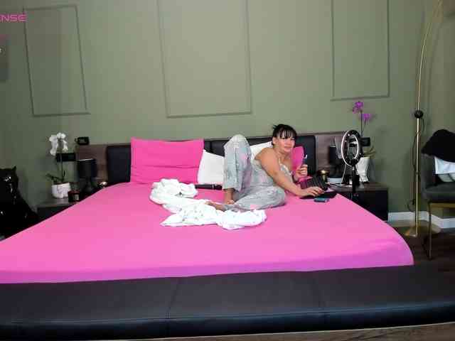 Ellasweety webcam