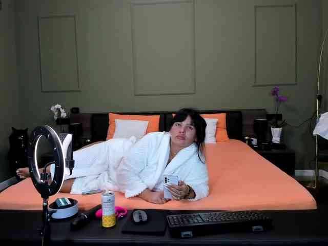 Ellasweety webcam