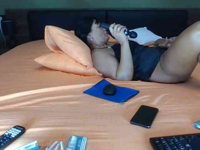 Ellasweety webcam