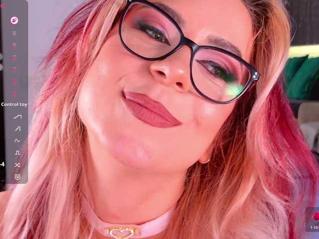 CindeFucknRella live cam on BongaCams