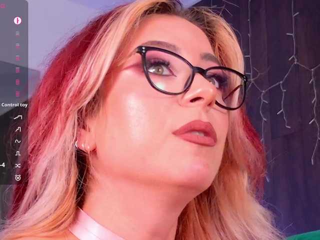 CindeFucknRella live cam on BongaCams