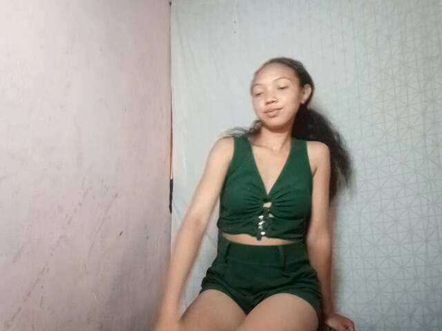 le modèle Missfireangel12 est en webcam porno dans un show sur le site bongacams, il possède les tags suivants: Ebony,Brunette,Shaved