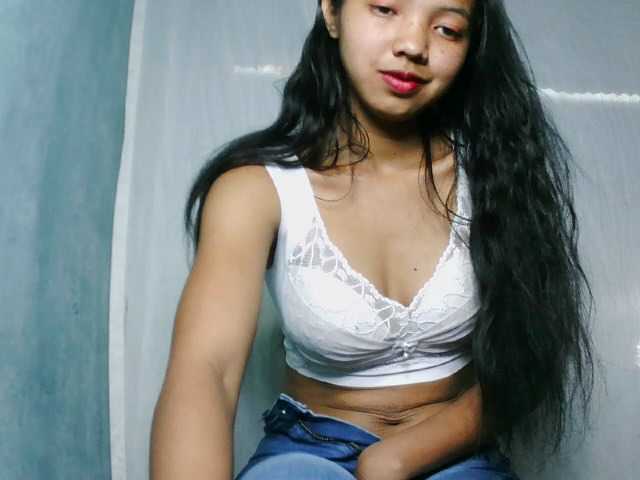 Missfireangel12, 19 y/o - Live Cam on BongaCams