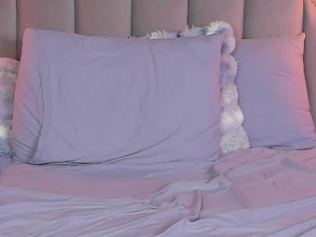 le modèle AriaBlair est en webcam porno dans un show sur le site bongacams, il possède les tags suivants: White/Caucasian,Brunette,Shaved