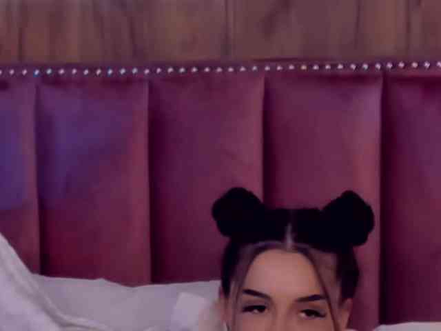 AriaBlair webcam