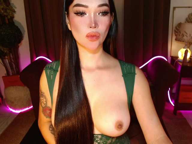WetWildAyesha live webcam show