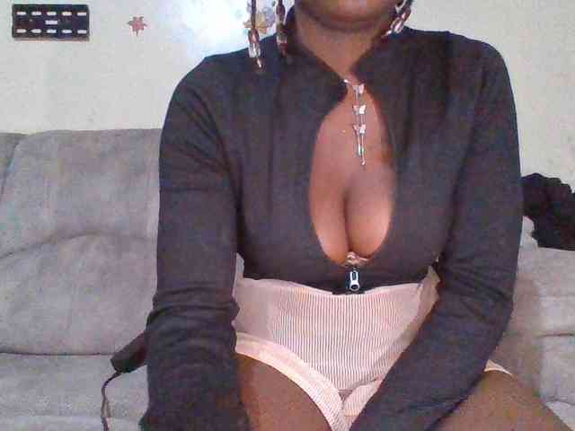 chocolateAss-cak... Live Webcam on BongaCams