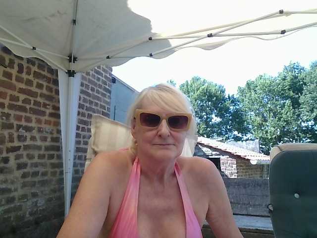 BlondMilfTascha live webcam show
