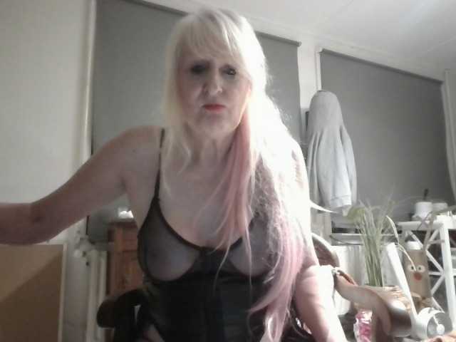 BlondMilfTascha live cam on BongaCams