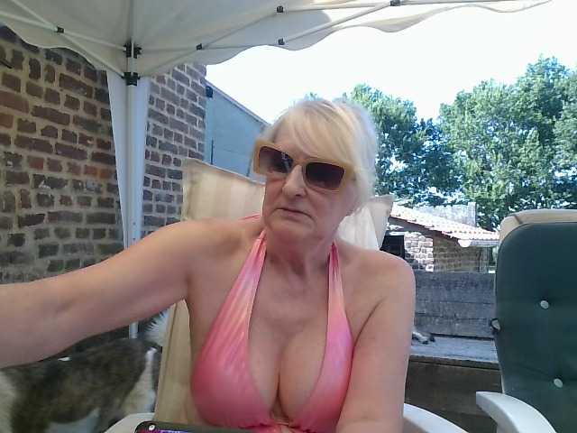 BlondMilfTascha live webcam show