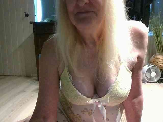 Modèle: BlondMilfTascha