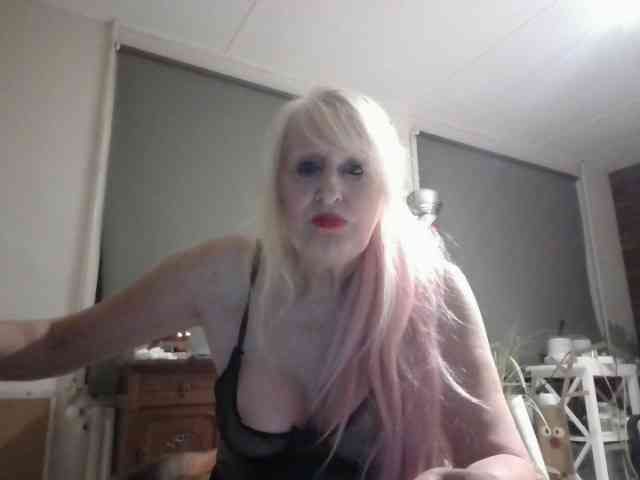Modèle: BlondMilfTascha