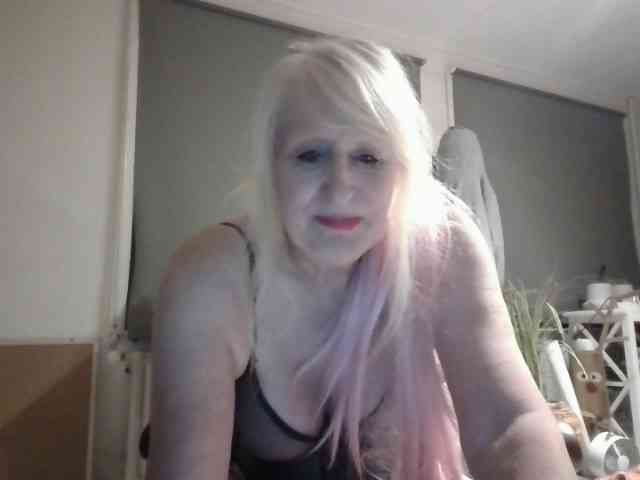 Model: BlondMilfTascha