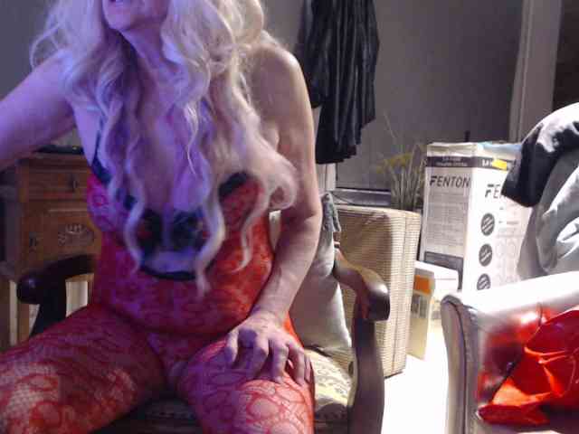 Model: BlondMilfTascha
