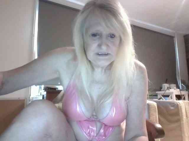 Model: BlondMilfTascha