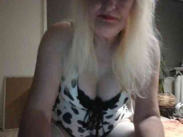 Model: BlondMilfTascha