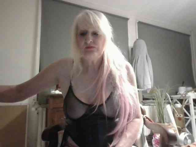 Model: BlondMilfTascha