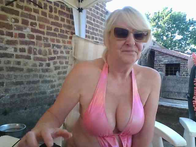 Modèle: BlondMilfTascha