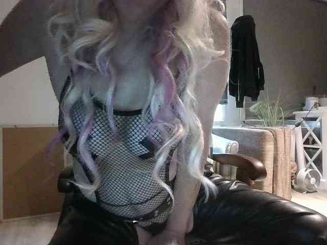 Model: BlondMilfTascha