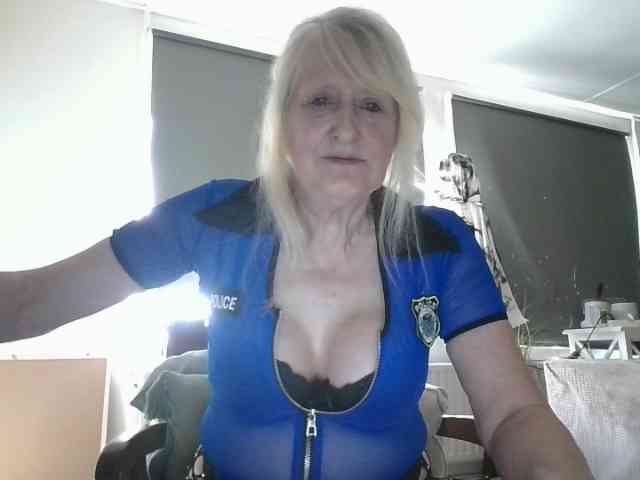 BlondMilfTascha webcam