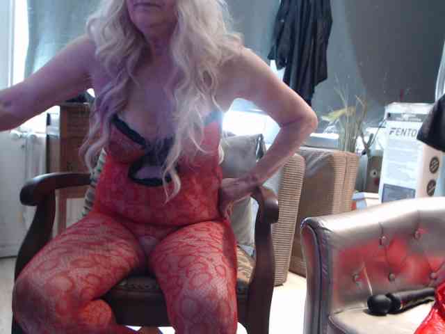 Modèle: BlondMilfTascha