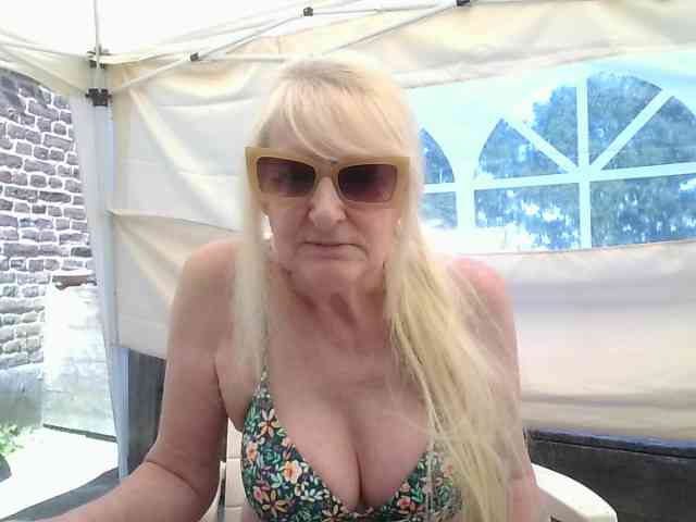 Modèle: BlondMilfTascha