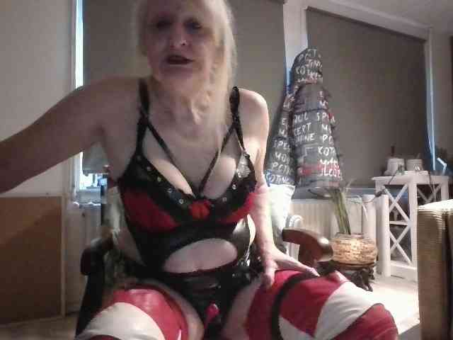 Model: BlondMilfTascha
