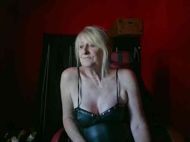 Model: BlondMilfTascha